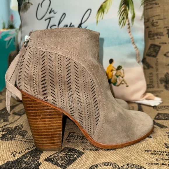 Coach Tan Leather Suede Booties Size 7 
Excellent Condition - Picture 5 of 11